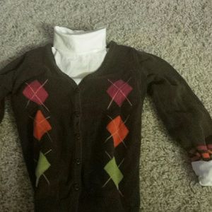 Argyle cardigan in brown with whote turtleneck